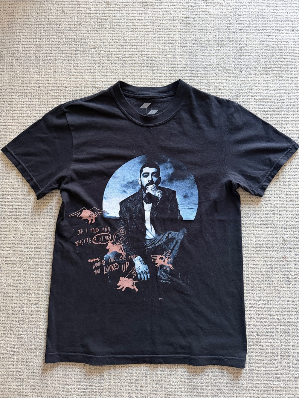 LOOK UP TEE